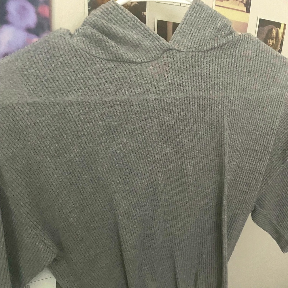 Crop top. With hood.